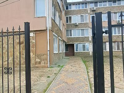 квартира за адресою Черняхівського вул., 28