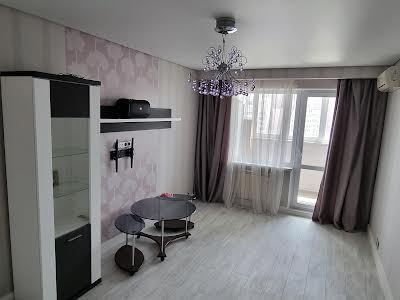 квартира за адресою Анни Ахматової вул., 16-В