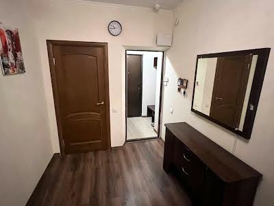 квартира за адресою Анни Ахматової вул., 22