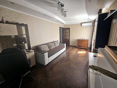 квартира по адресу Ушинского ул., 18