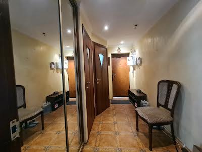 квартира за адресою Серпова вул., 1