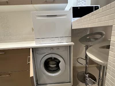 квартира за адресою Раїси Окіпної вул., 18