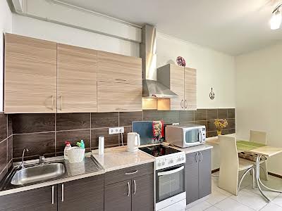 квартира за адресою Сім'ї Кульженків вул. (Петра Дегтяренка), 35