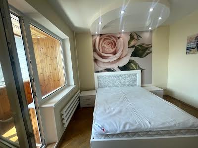 квартира за адресою Анни Ахматової вул., 4