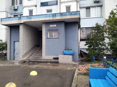 квартира за адресою Райдужна вул., 37