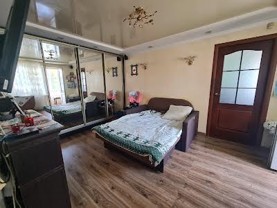 квартира за адресою Серпова вул., 1