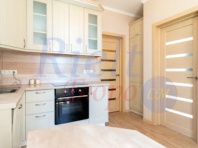 квартира за адресою Сім'ї Кульженків вул. (Петра Дегтяренка), 37