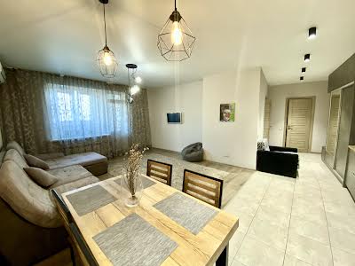 квартира за адресою Дніпровська набережна вул., 19