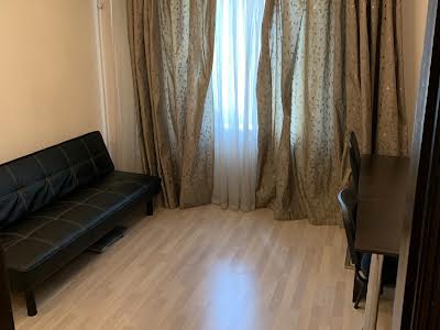 квартира за адресою Анни Ахматової вул., 13-Б
