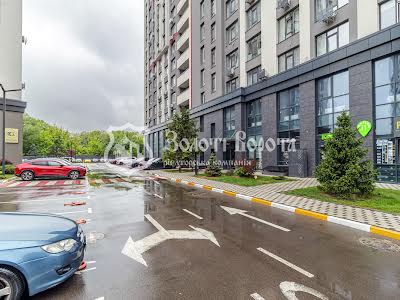 коммерческая по адресу Любомира Гузара просп. (Космонавта Комарова), 11