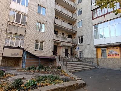 квартира за адресою вул. Небесної Сотні, 24