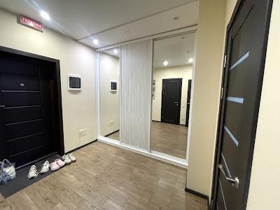 квартира по адресу Драгоманова ул., 2Б