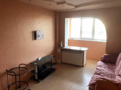 квартира за адресою Богатирська вул., 16