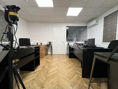 коммерческая по адресу Шелковичная ул., 24