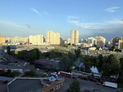 квартира за адресою Срібнокільська вул., 8