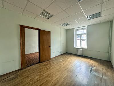 комерційна за адресою Богдана Хмельницького вул., 3