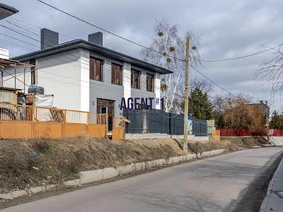 дом по адресу с. Петропавловская борщаговка, Живописна