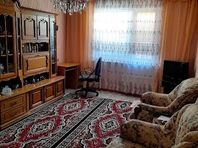 квартира за адресою Анни Ахматової вул., 15