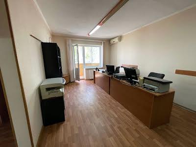 комерційна за адресою Підлісна вул., 2А