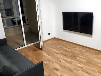 квартира за адресою Салютна вул., 2к18