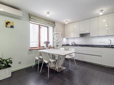 квартира за адресою Паризька вул., 5