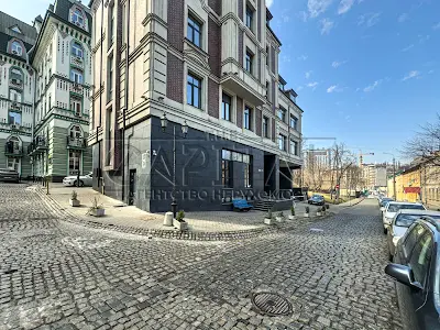 комерційна за адресою Кожум'яцька вул., 10