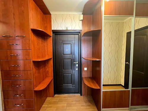 квартира за адресою Автозаводська вул., 81