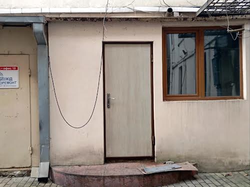 комерційна за адресою майдан Конституції пл., 21/2