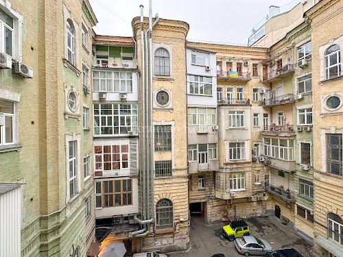 квартира за адресою Богдана Хмельницького вул., 32