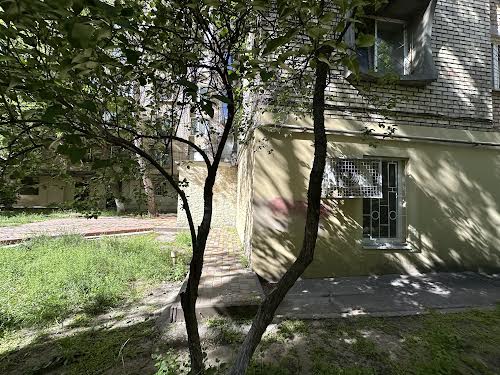 комерційна за адресою Саксаганського, 45