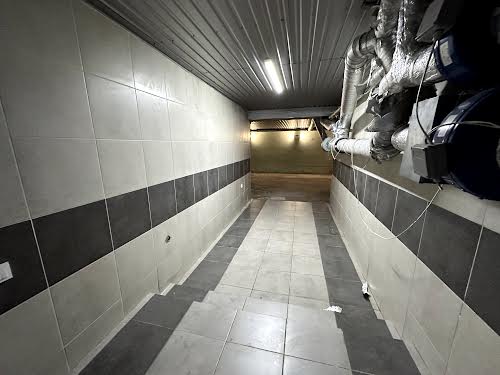 комерційна за адресою Саксаганського, 45