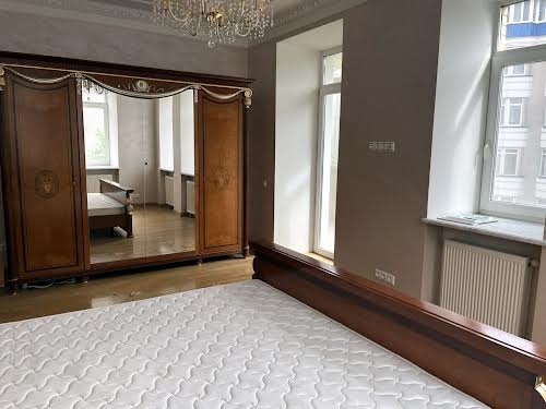 квартира за адресою Почайнинська вул., 70