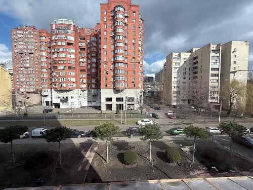 комерційна за адресою Золотоустівська вул., 3