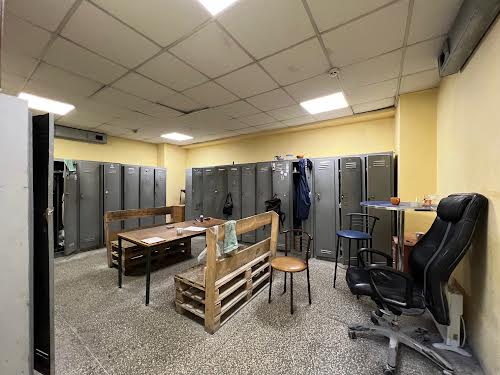 комерційна за адресою Лугова, 9П