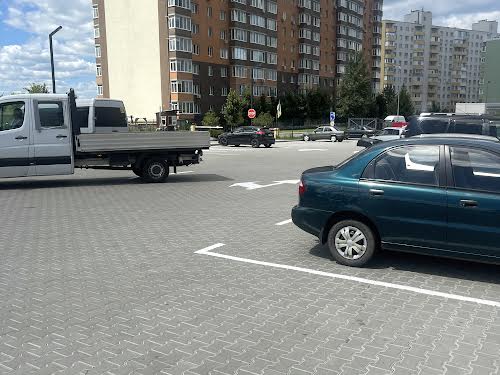 комерційна за адресою Європейська вул., 1