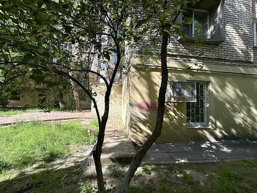 комерційна за адресою Саксаганського, 45