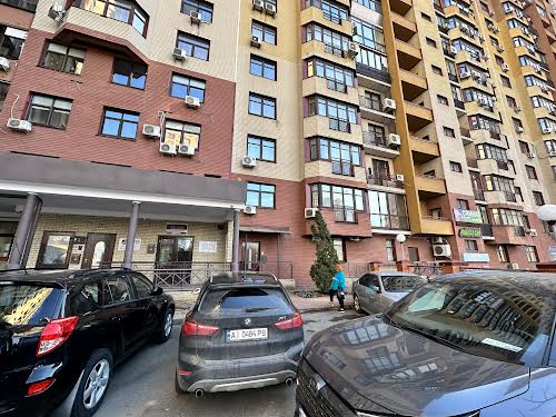 комерційна за адресою Євгена Коновальця вул. (Щорса), 32б