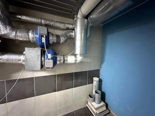 комерційна за адресою Саксаганського, 45