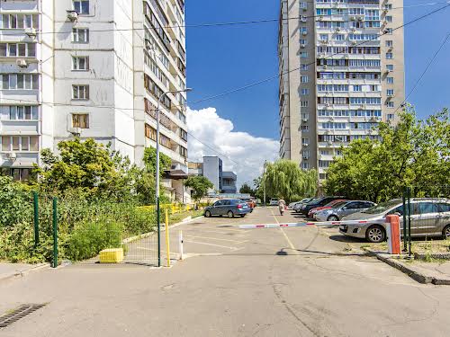 квартира за адресою Ревуцького вул., 42