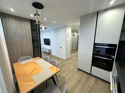 квартира за адресою Салютна вул., 2к8
