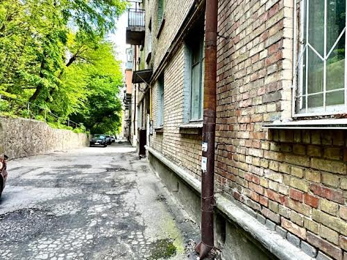 комерційна за адресою Михайла Бойчука вул. (Кіквідзе), 25