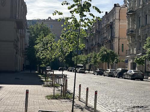 комерційна за адресою Архітектора Городецького вул., 4