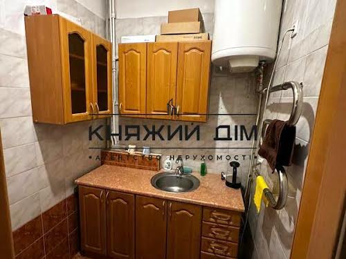 комерційна за адресою Володимирська вул., 11