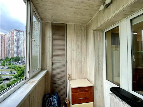 квартира за адресою Анни Ахматової вул., 35
