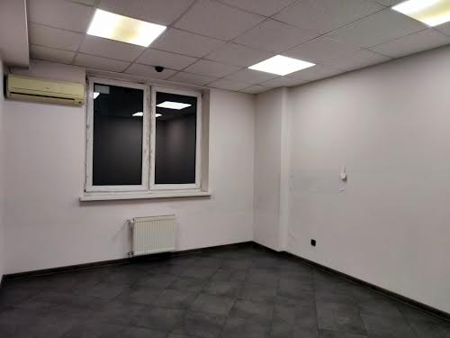 комерційна за адресою Раїси Окіпної вул., 8