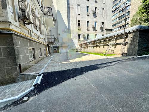 комерційна за адресою Олександра Кониського вул., 23
