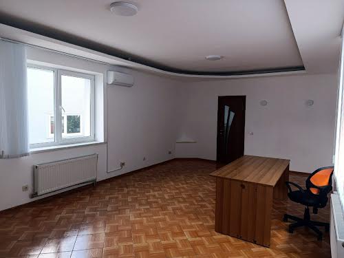 комерційна за адресою с. Білогородка, Богатирська вул., 2Б