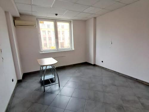 комерційна за адресою Раїси Окіпної вул., 8