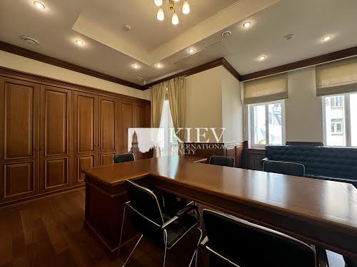 комерційна за адресою Ярославів Вал вул., 8-Б