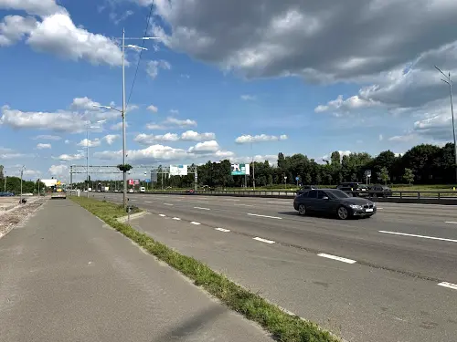 комерційна за адресою Миколи Бажана просп., 17-А
